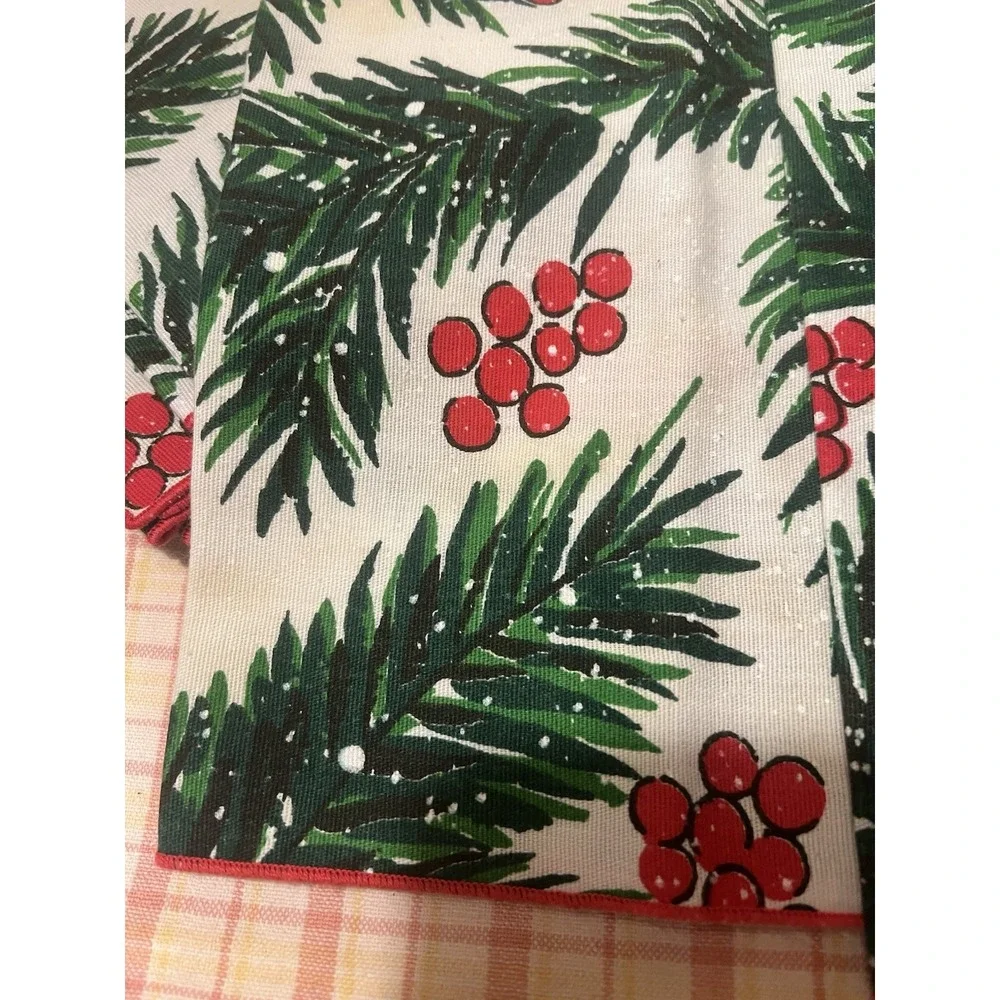 Vintage Set of  4 Christmas Napkins‎ Holiday Pine Tree Berry Holly Pattern Cloth